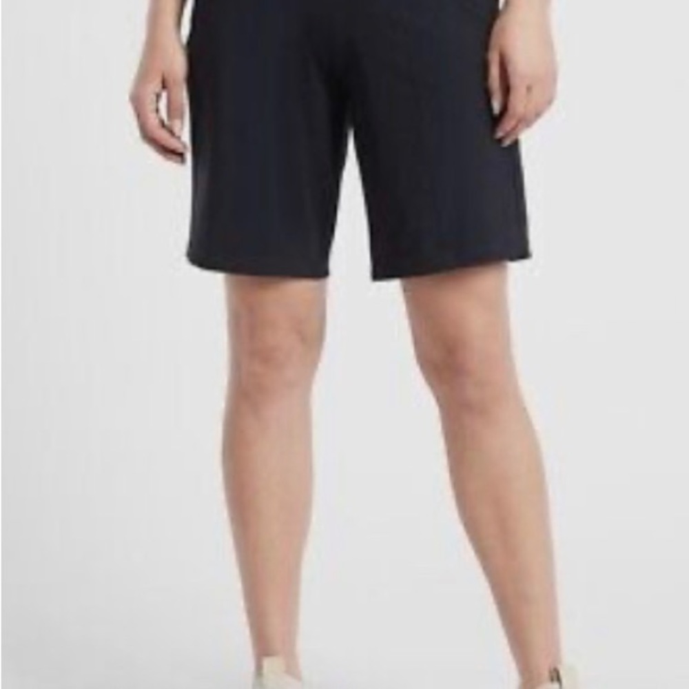 Athleta Cosmic Bermuda // Black. NEW